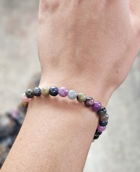 Rubin & Safir mix, armband 6mm runda pärlor