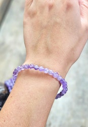 Lavendel Ametist, armband 6mm runda pärlor