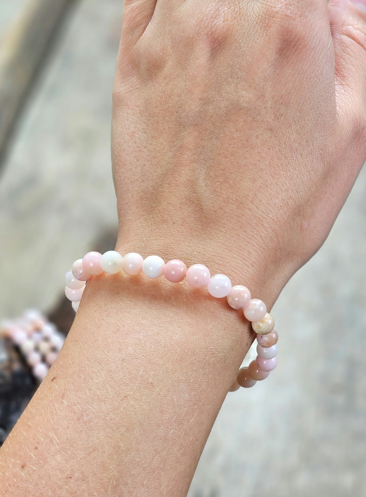 Rosa Opal, armband 6mm runda pärlor