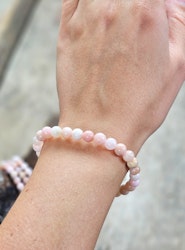 Rosa Opal, armband 6mm runda pärlor