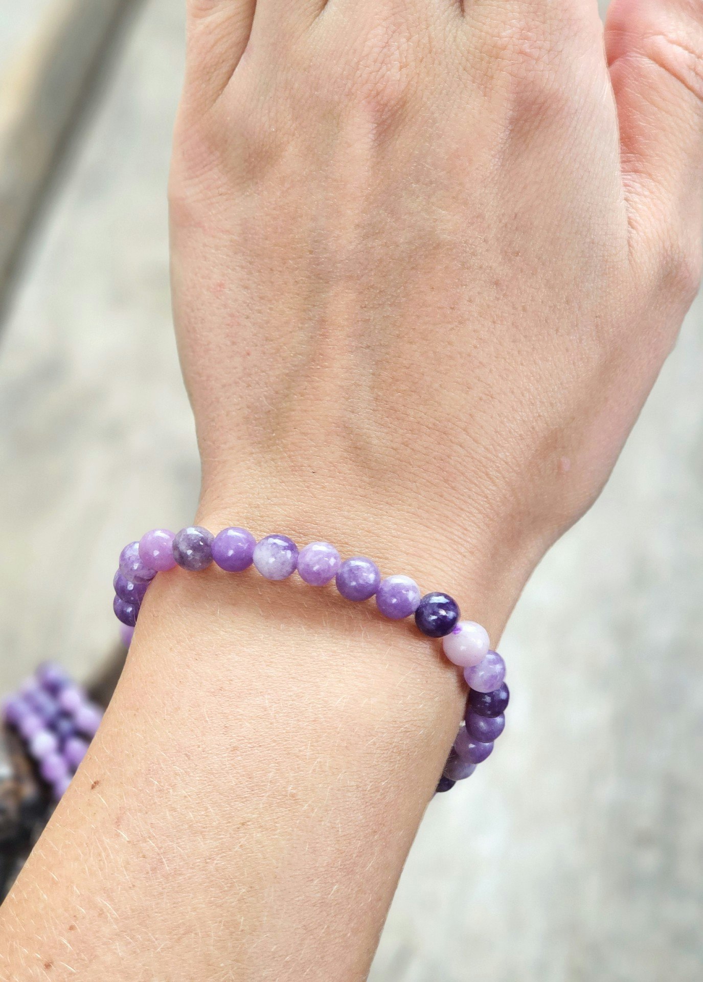 Lepidolit, armband 6mm runda pärlor