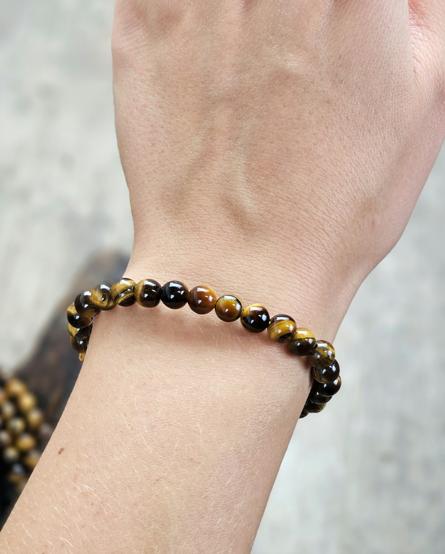 Tigeröga, armband 6mm runda pärlor