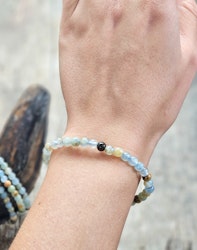 Blå/Brun Onyx, armband 5-6mm runda pärlor