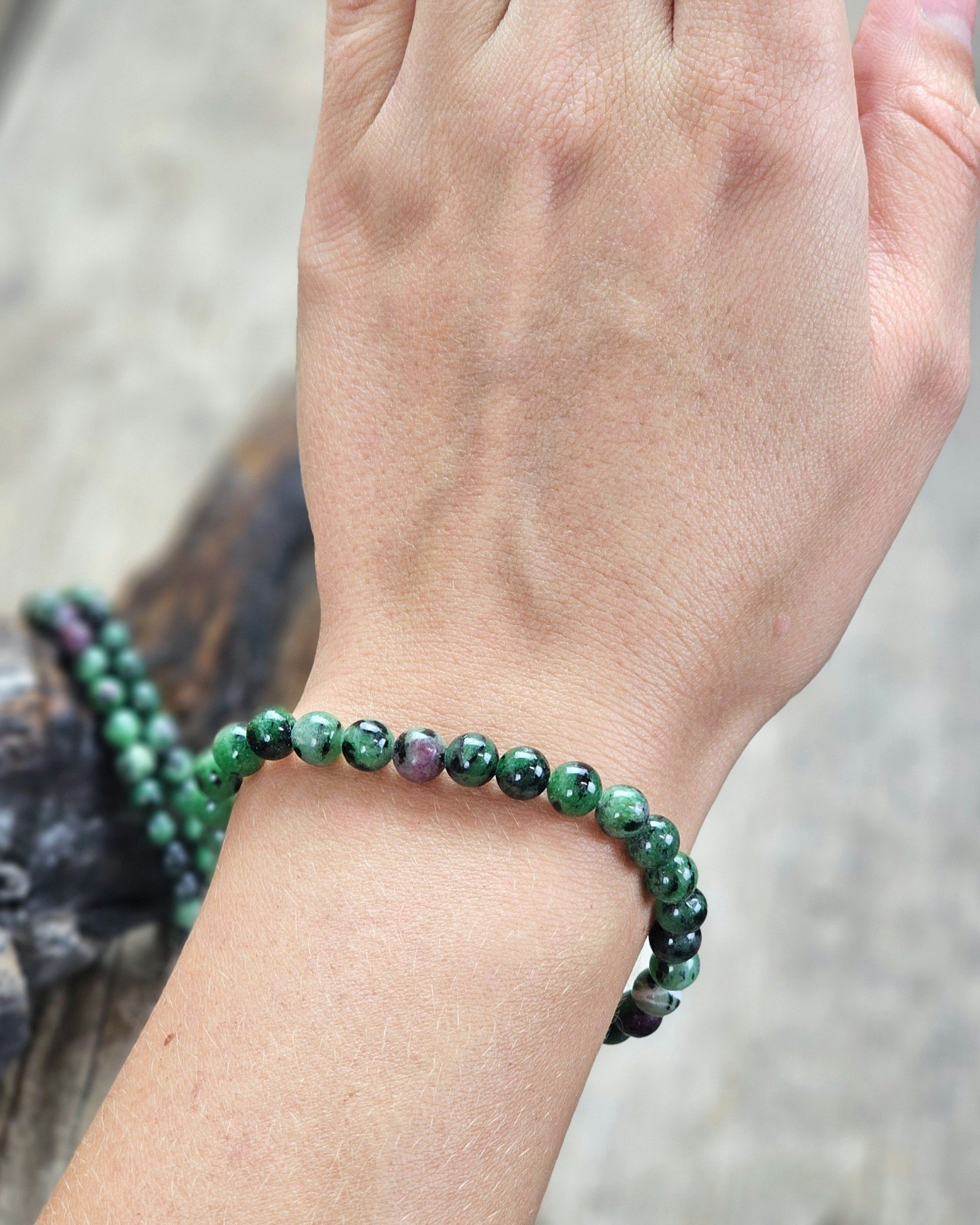Zoisit med Rubin, armband 6mm runda pärlor