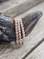 Persikomånsten, armband 6mm runda pärlor