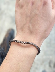Rökkvarts mörk, armband 4mm facetterade pärlor