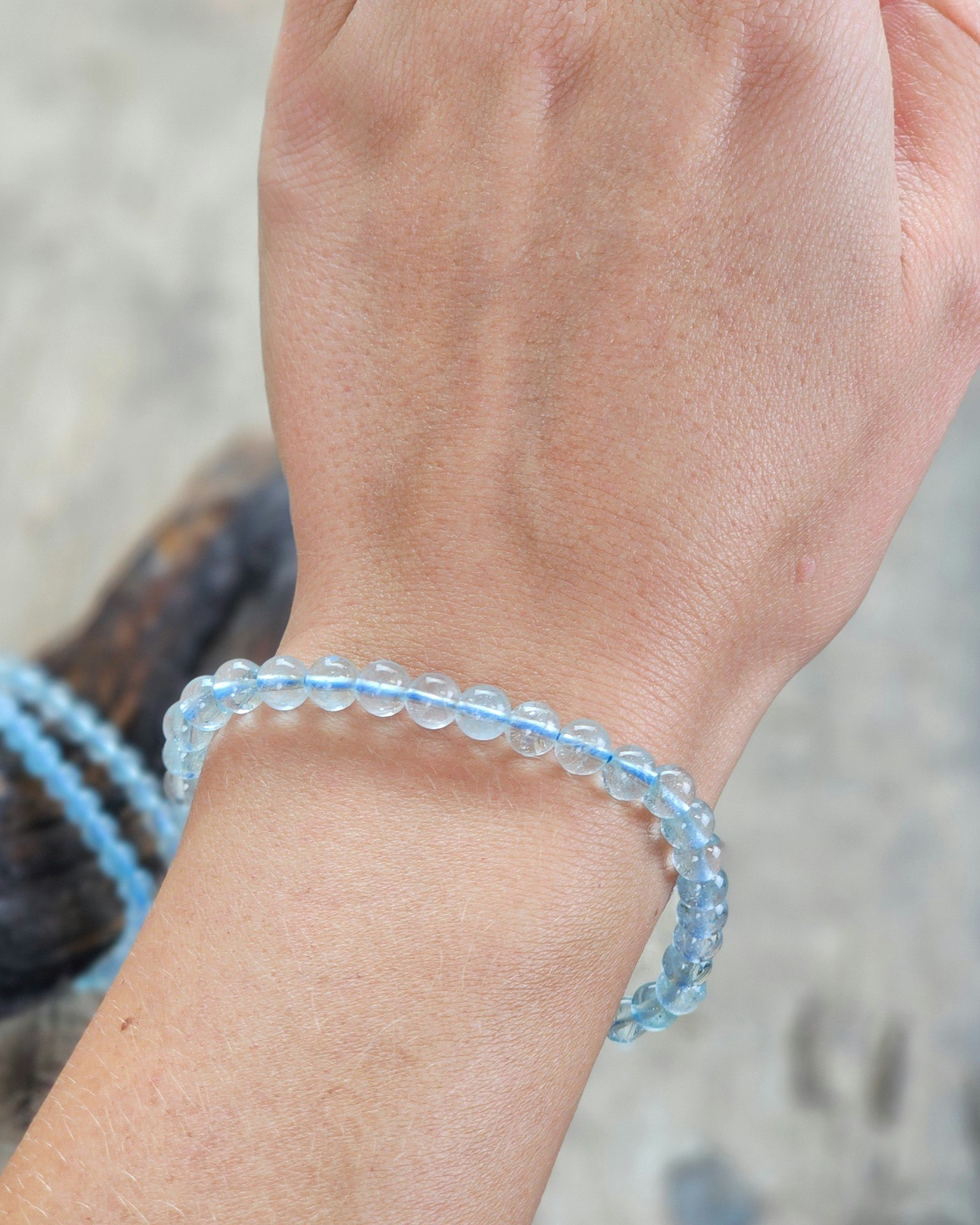 Blå Topas extra, armband 6mm runda pärlor