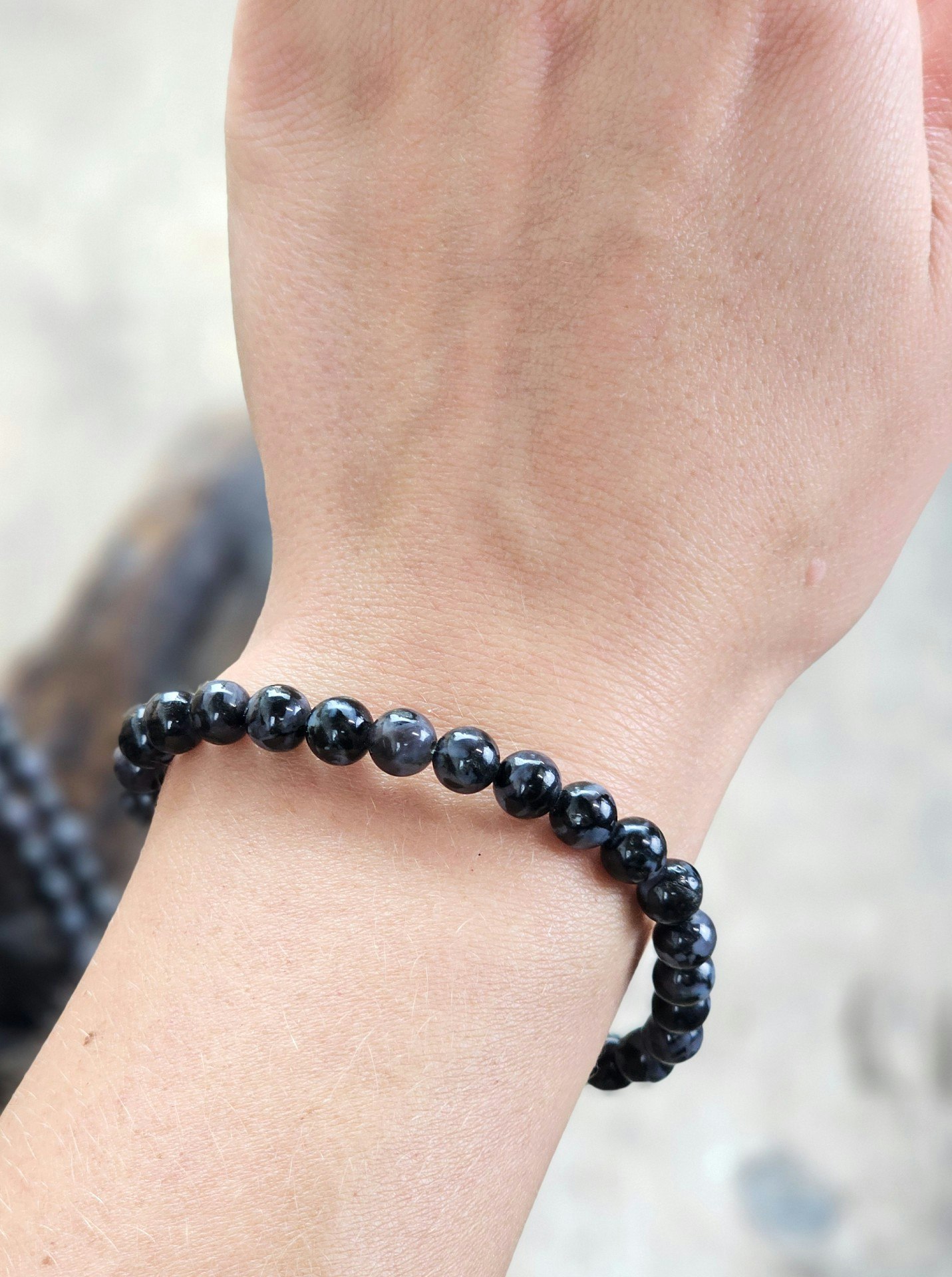 Indigo Gabbro, armband 6mm runda pärlor