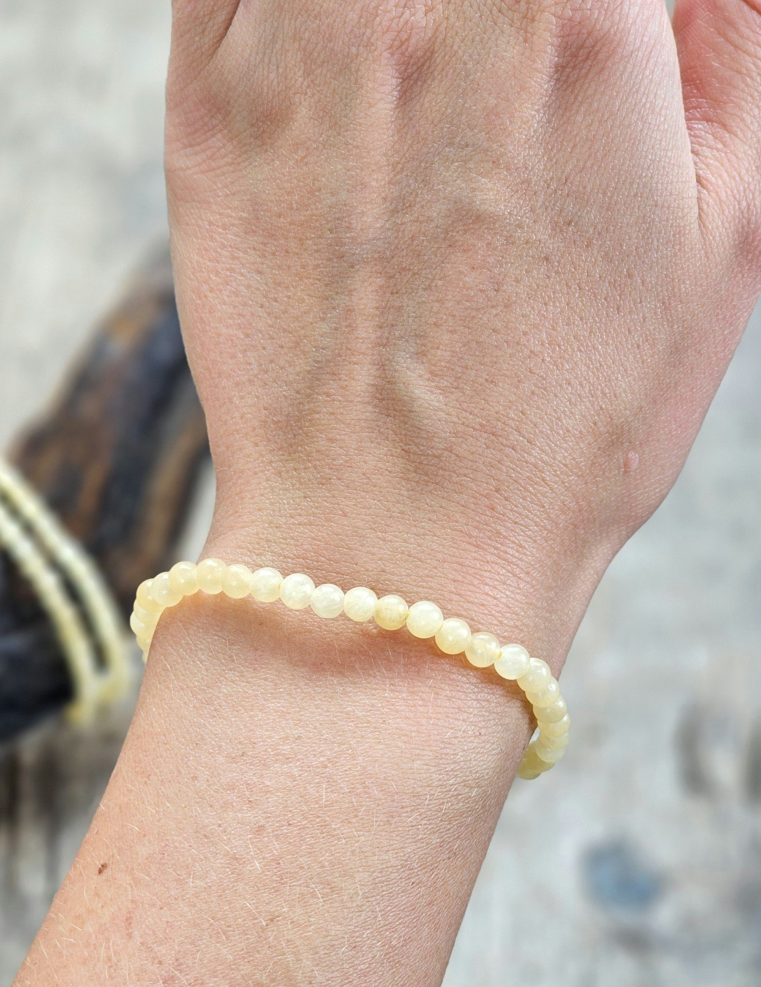 Gul kalcit, armband 4mm runda pärlor