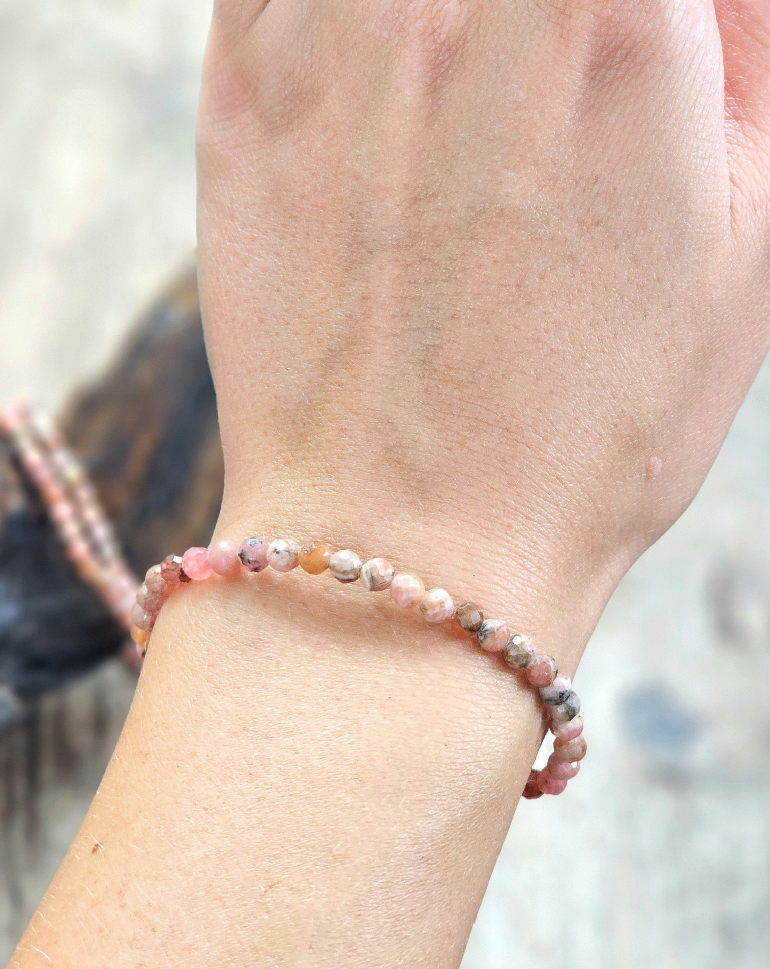 Rodokrosit, armband 4mm facetterade pärlor