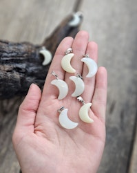 Måne New Jade, silverpläterat hänge