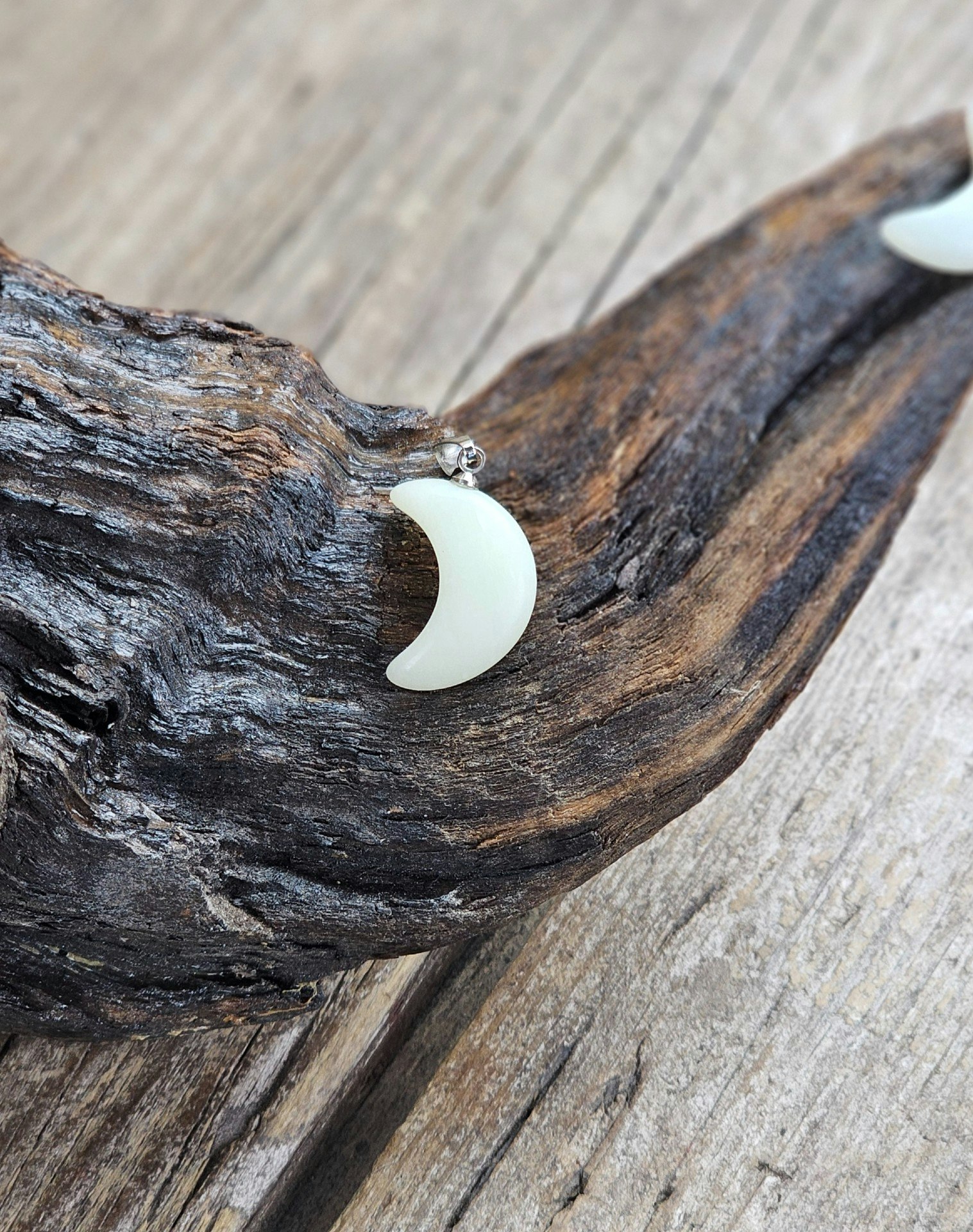 Måne New Jade, silverpläterat hänge