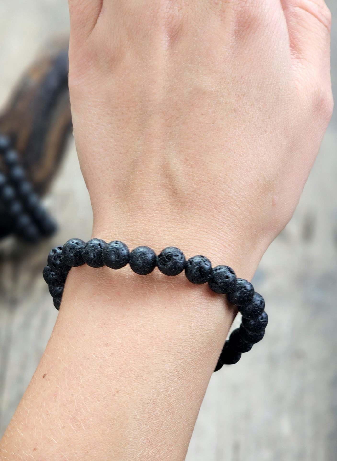 Lavasten, armband 8mm runda pärlor