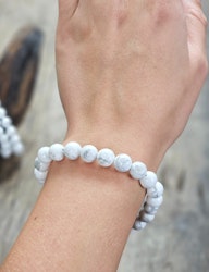 Howlit, armband 8mm runda pärlor