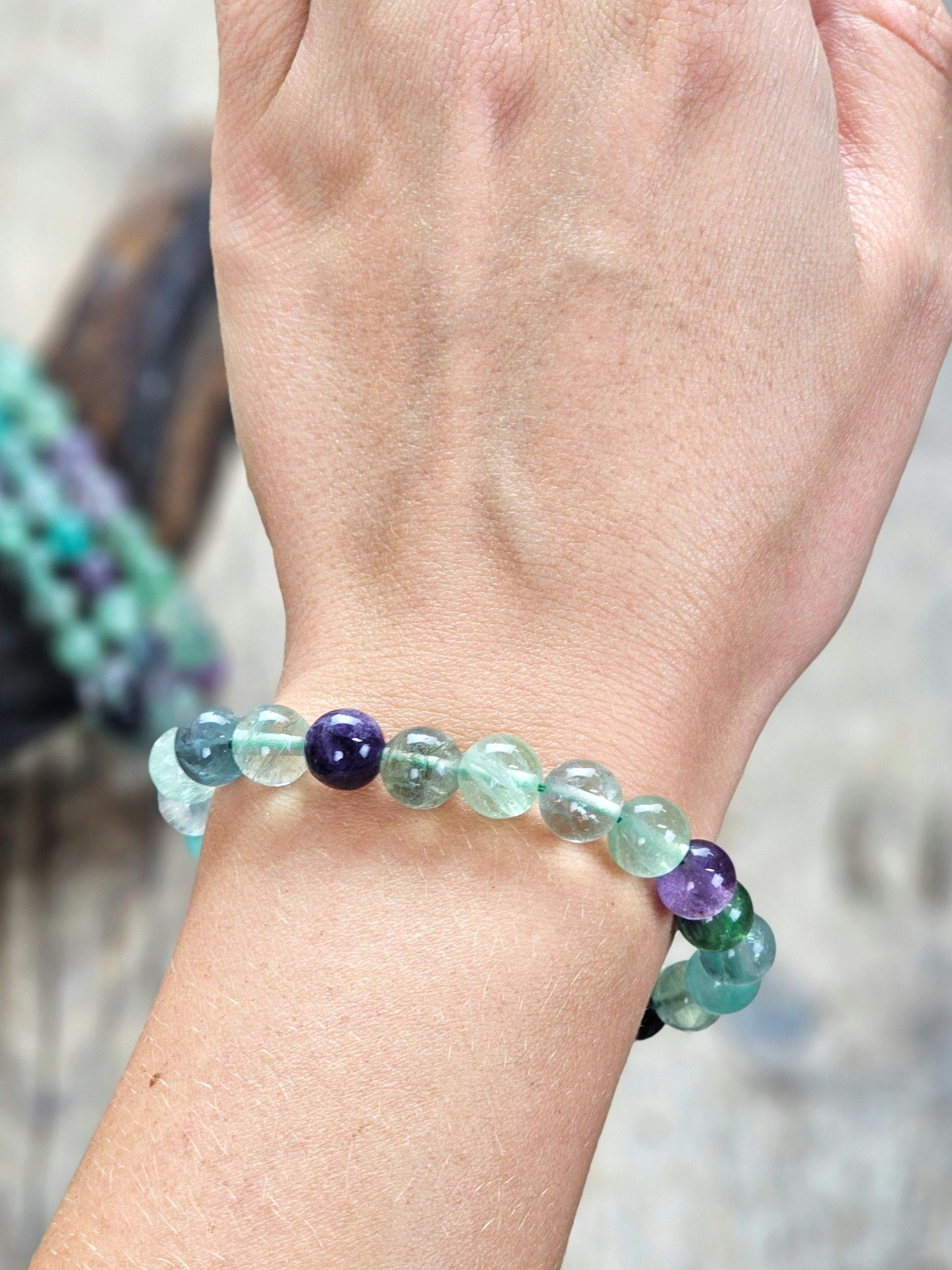 Regnbågsfluorit, armband 8mm runda pärlor