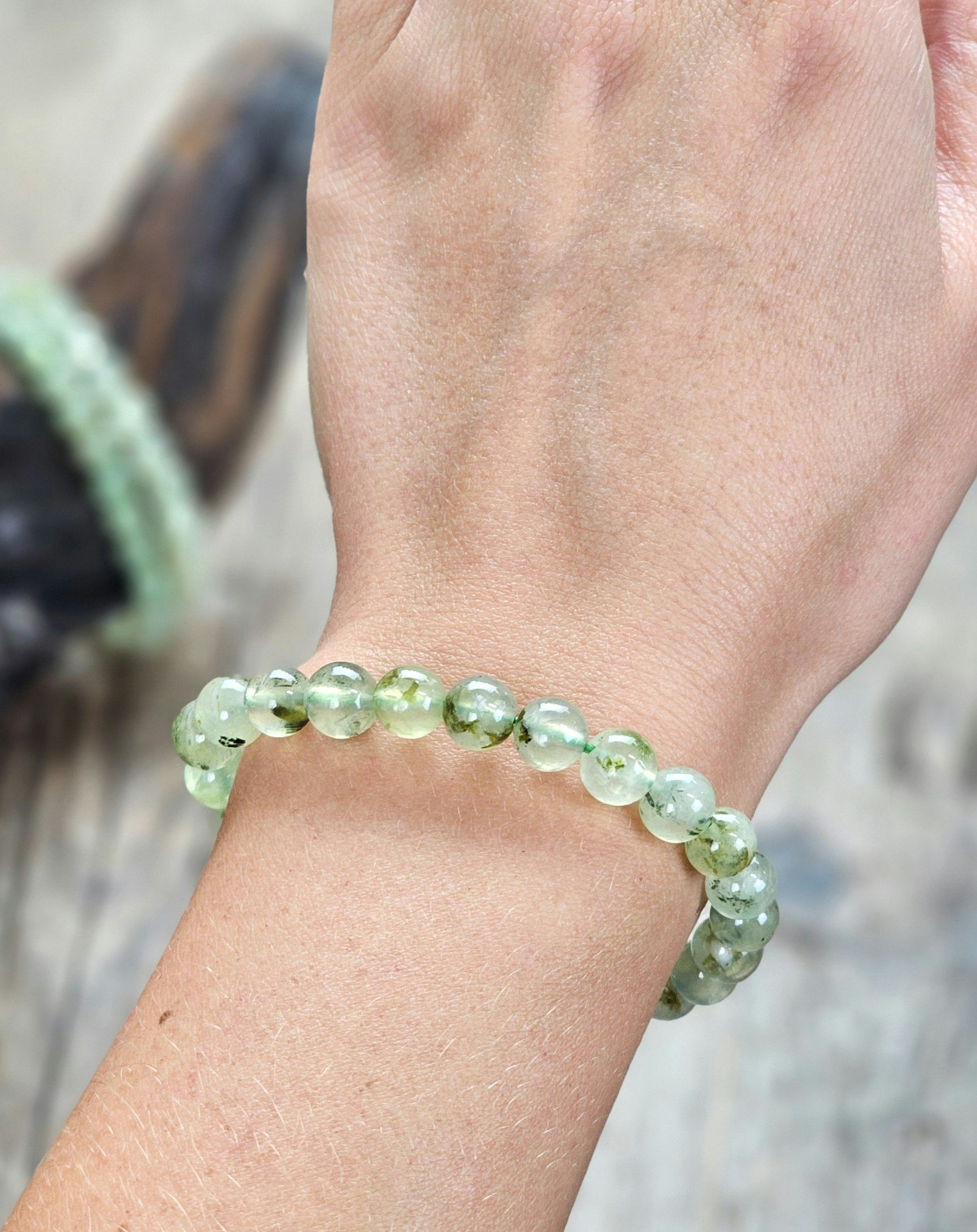 Prehnit, armband 8mm runda pärlor