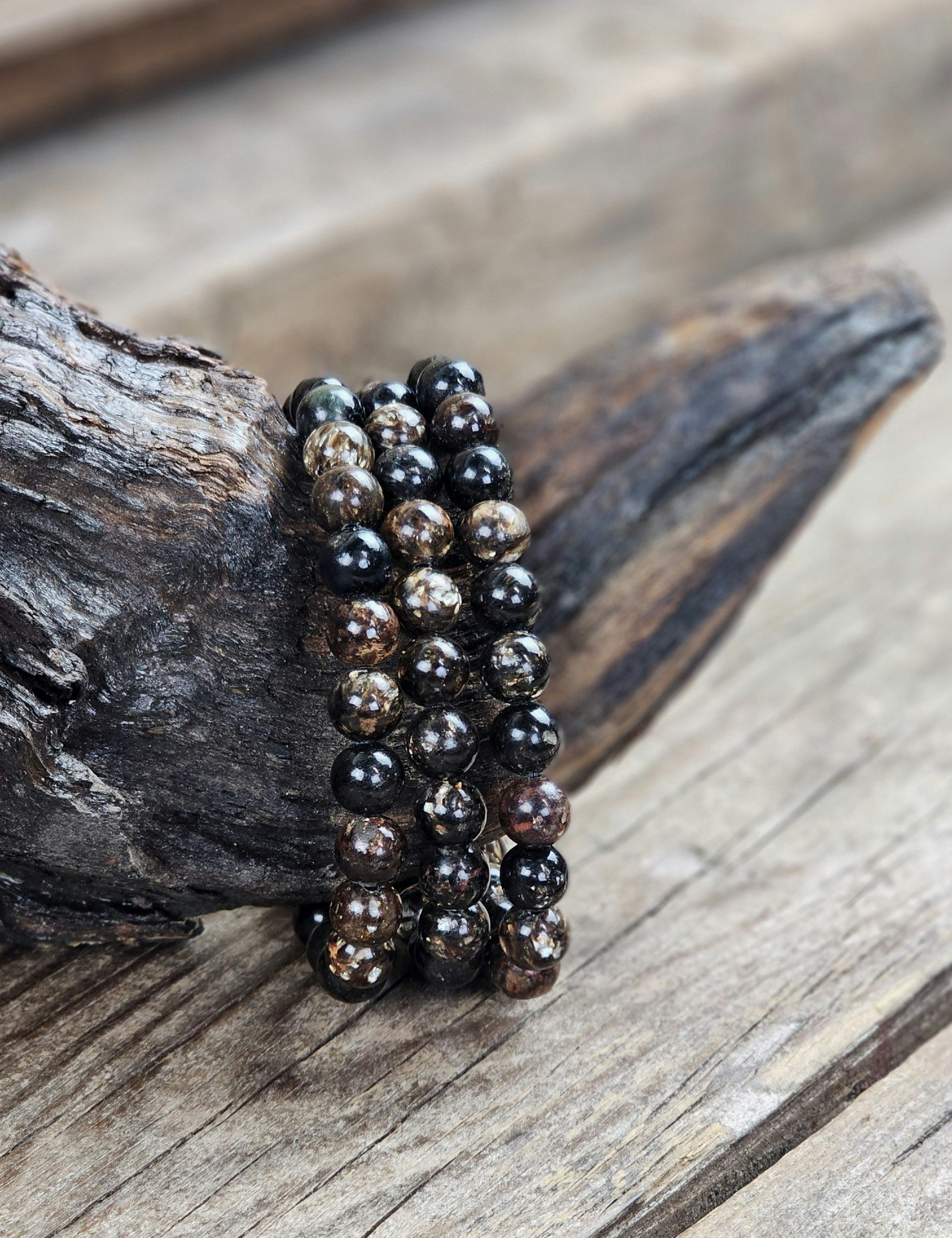 Biotit (Mica), armband 8mm runda pärlor