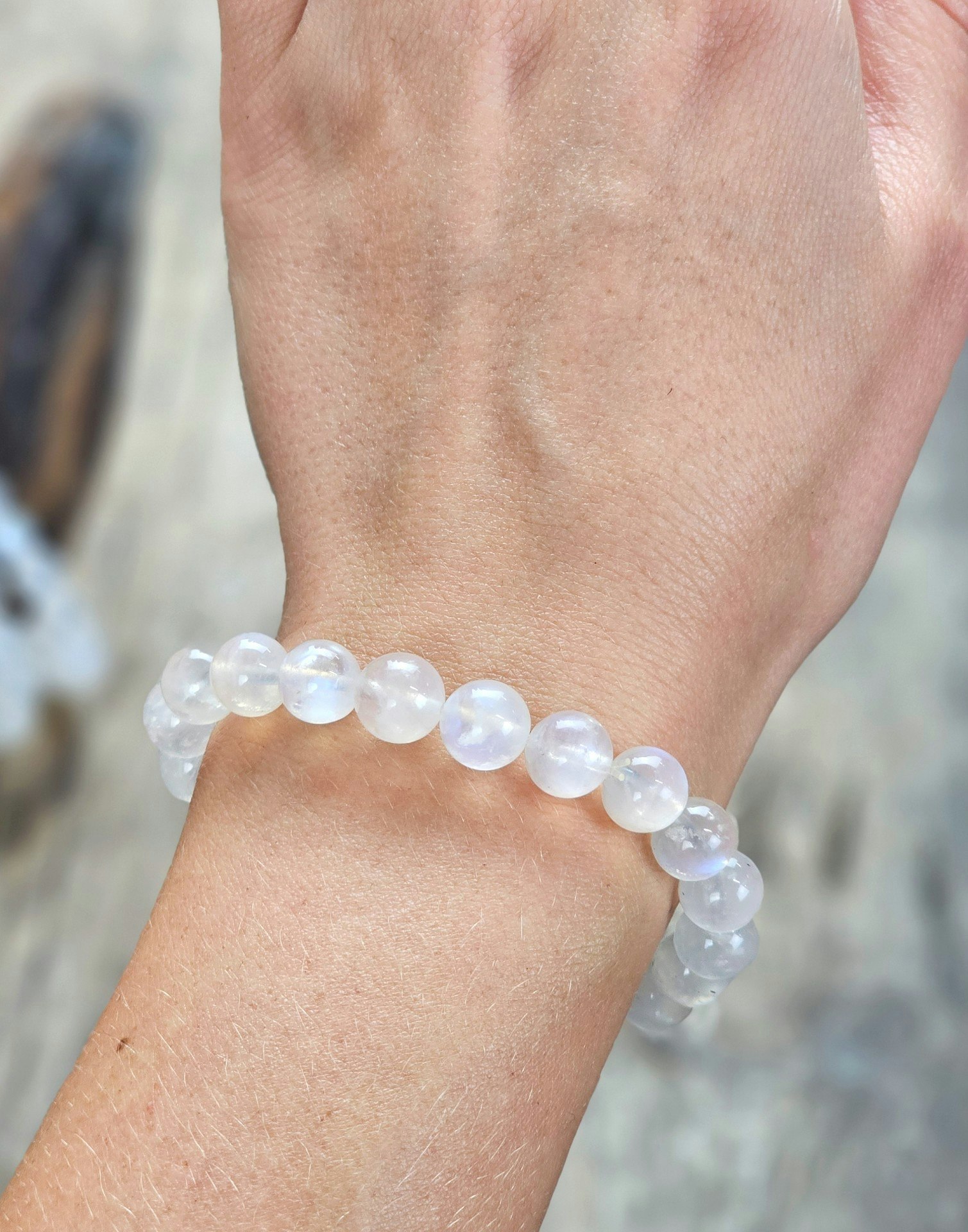 Vit Regnbågsmånsten, armband 8mm runda pärlor