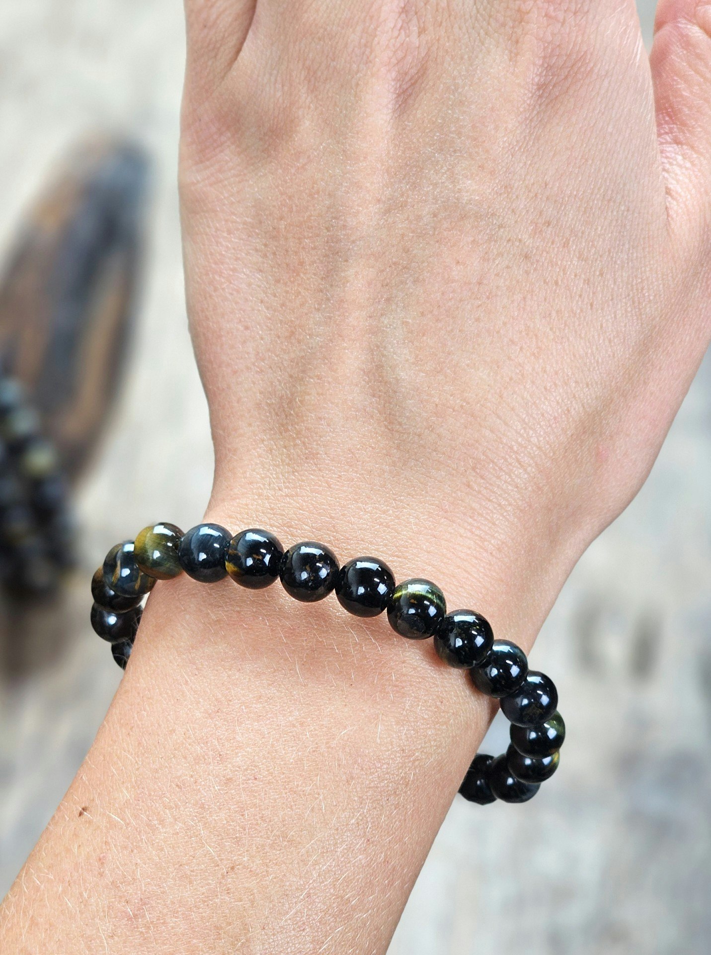 Falköga, armband 8mm runda pärlor