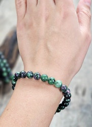 Zoisit med Rubin, armband 8mm runda pärlor