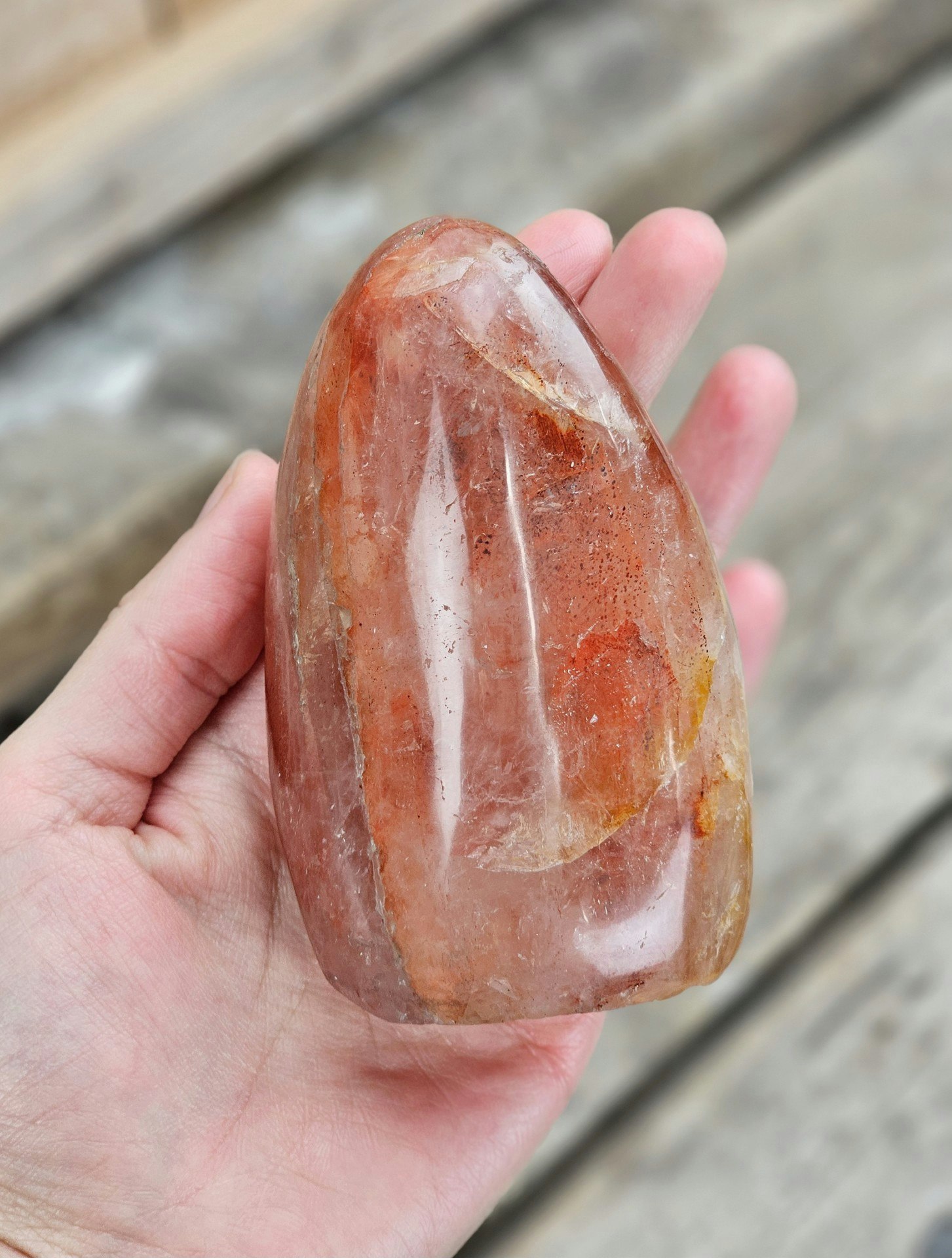 Hematoidkvarts (Röd Golden Healer), polerad kristall stående friform #2 -30% p.g.a. flera små nagg/skador