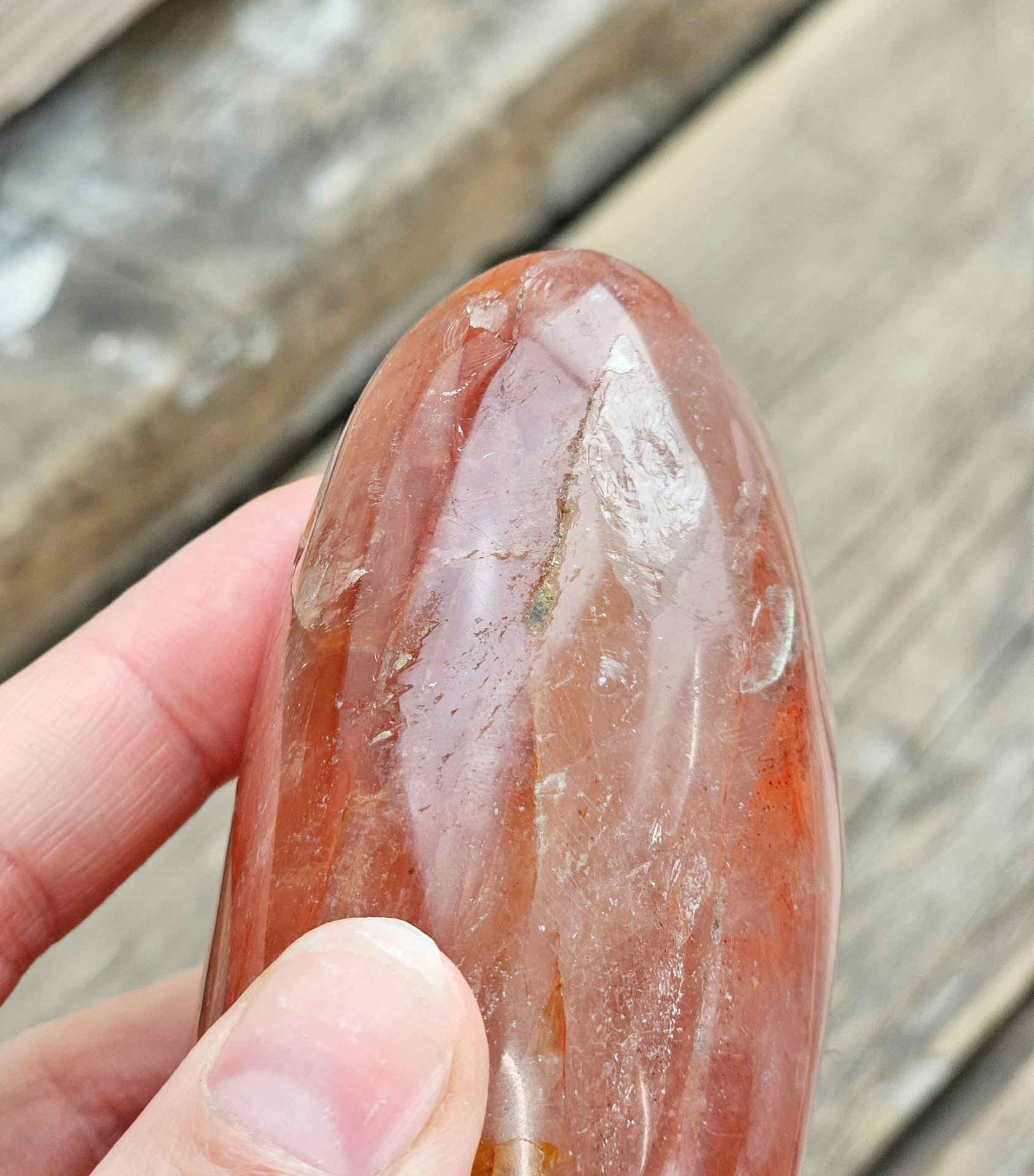 Hematoidkvarts (Röd Golden Healer), polerad kristall stående friform #2 -30% p.g.a. flera små nagg/skador
