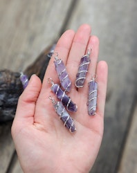 Ametist spiral, silverpläterat hänge