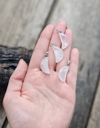 Halvmåne Rosenkvarts, silverpläterat hänge
