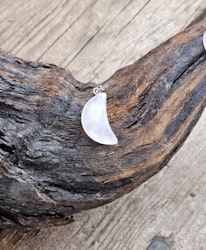 Halvmåne Rosenkvarts, silverpläterat hänge