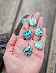 Paua Abalone hjärta, silverpläterat hänge