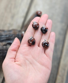 Mahogny Obsidian hjärta, silverpläterat hänge