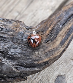 Mahogny Obsidian hjärta, silverpläterat hänge
