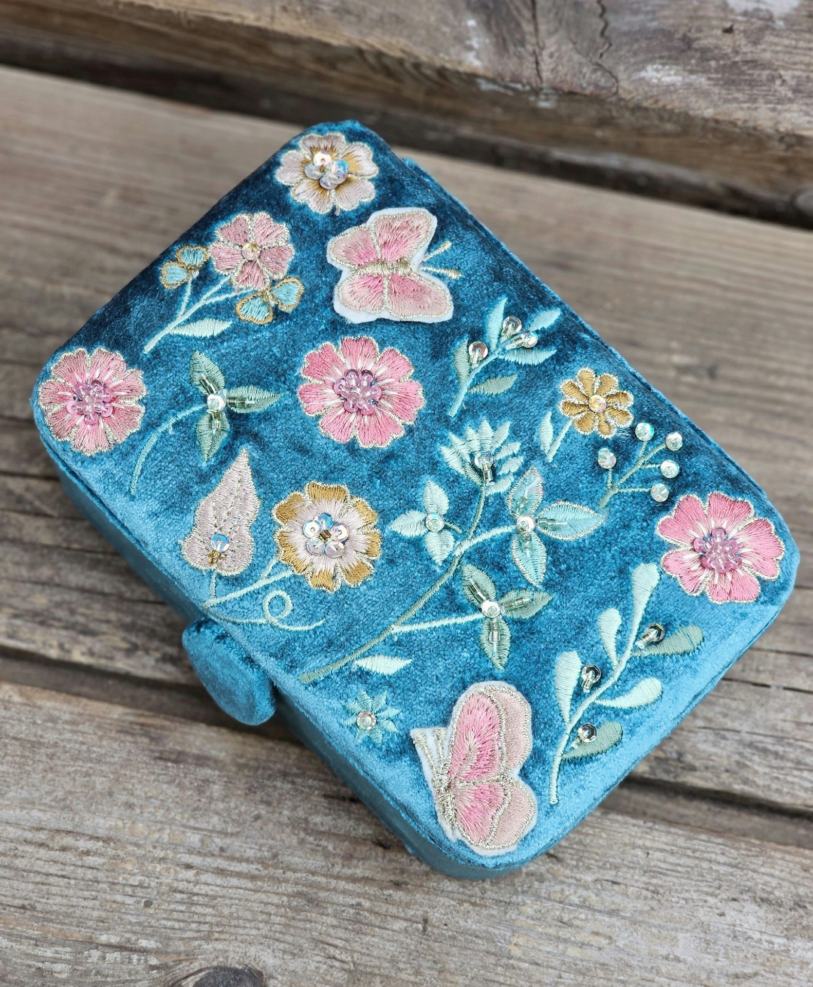 Broderad ask för smycken, kristaller och tarotkort, turkos med blommor