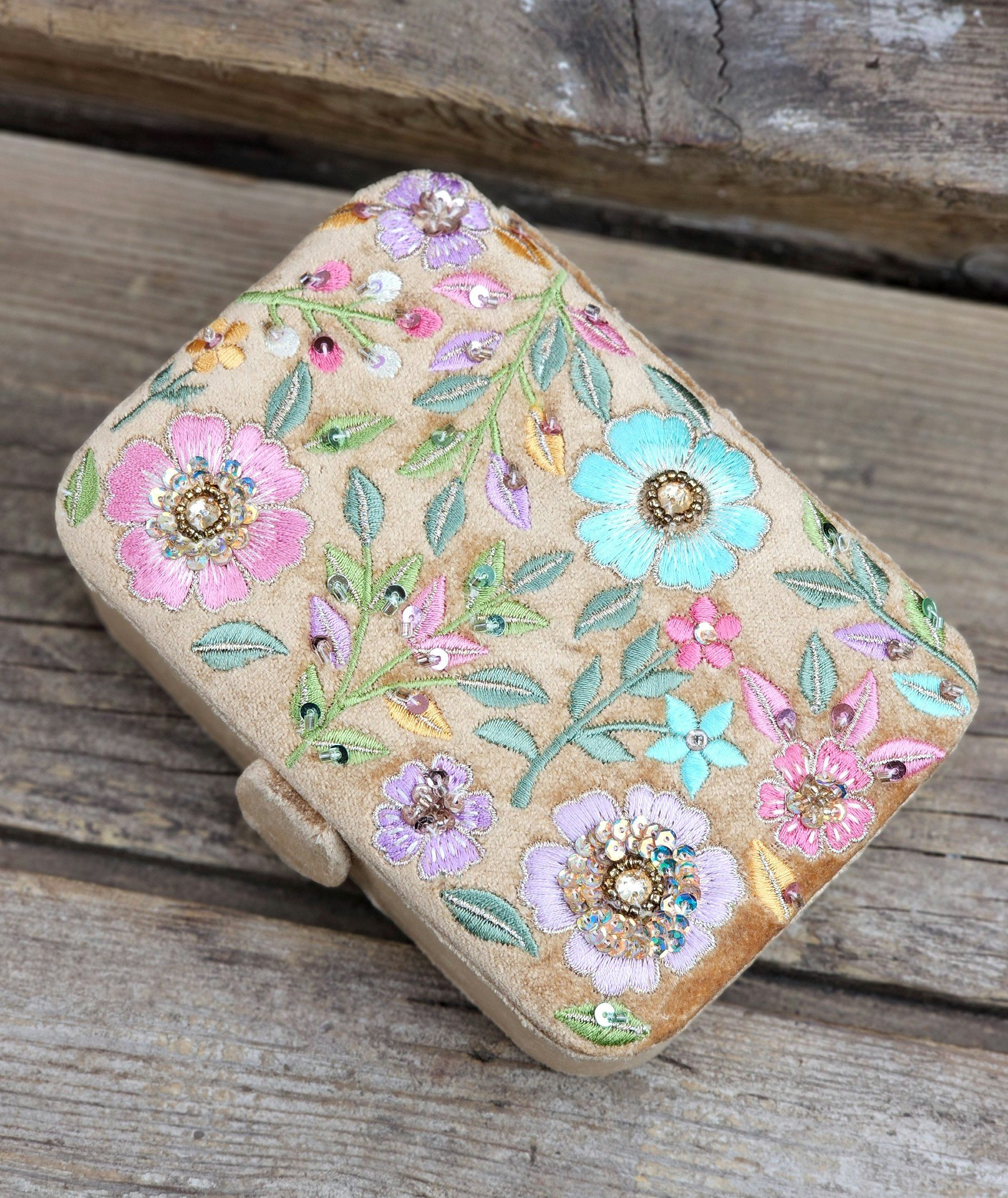 Broderad ask för smycken, kristaller och tarotkort, beige med blommor