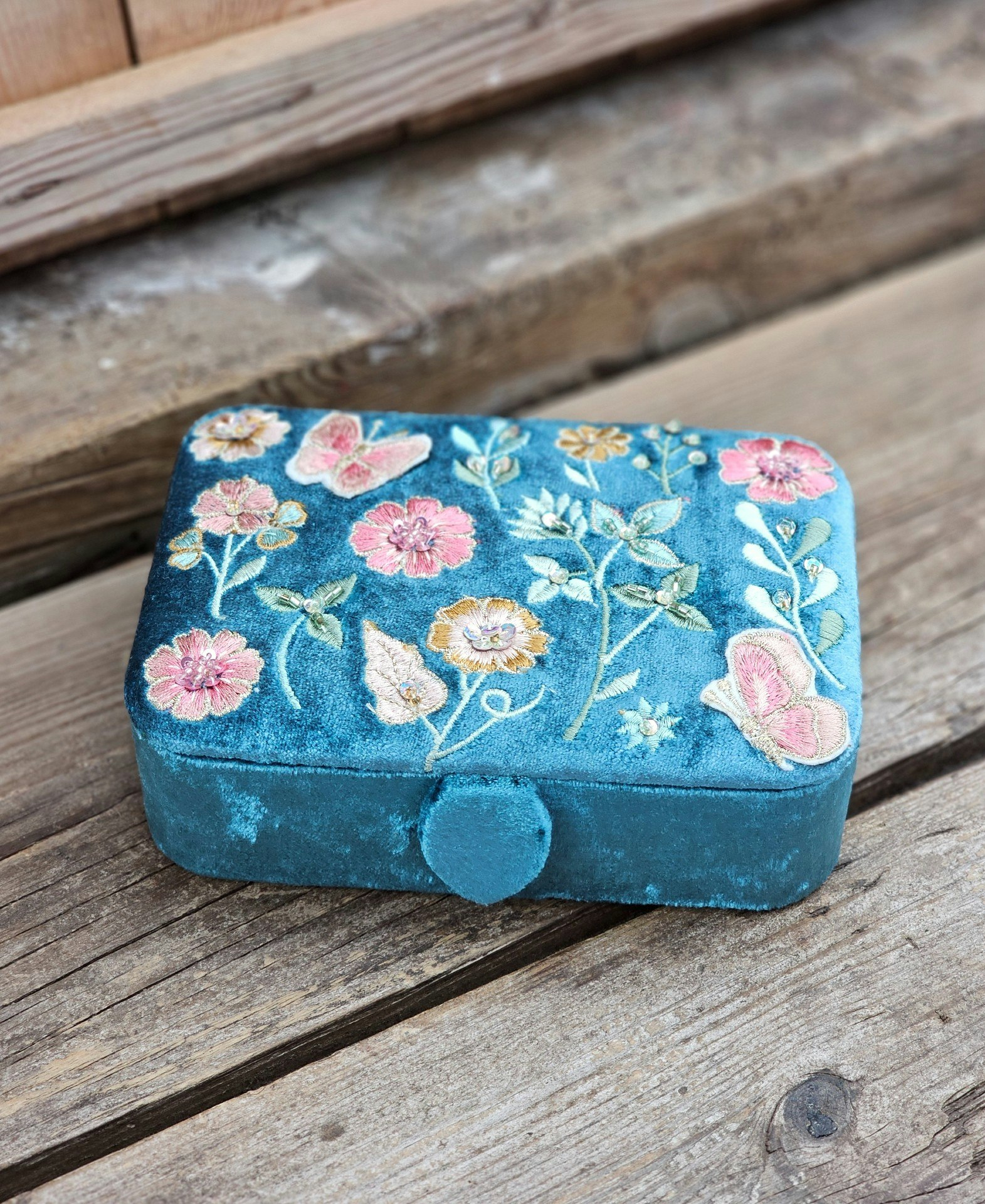Broderad ask för smycken, kristaller och tarotkort, turkos med blommor