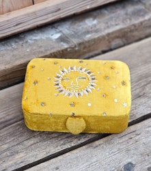 Broderad ask för smycken, kristaller och tarotkort, Solen