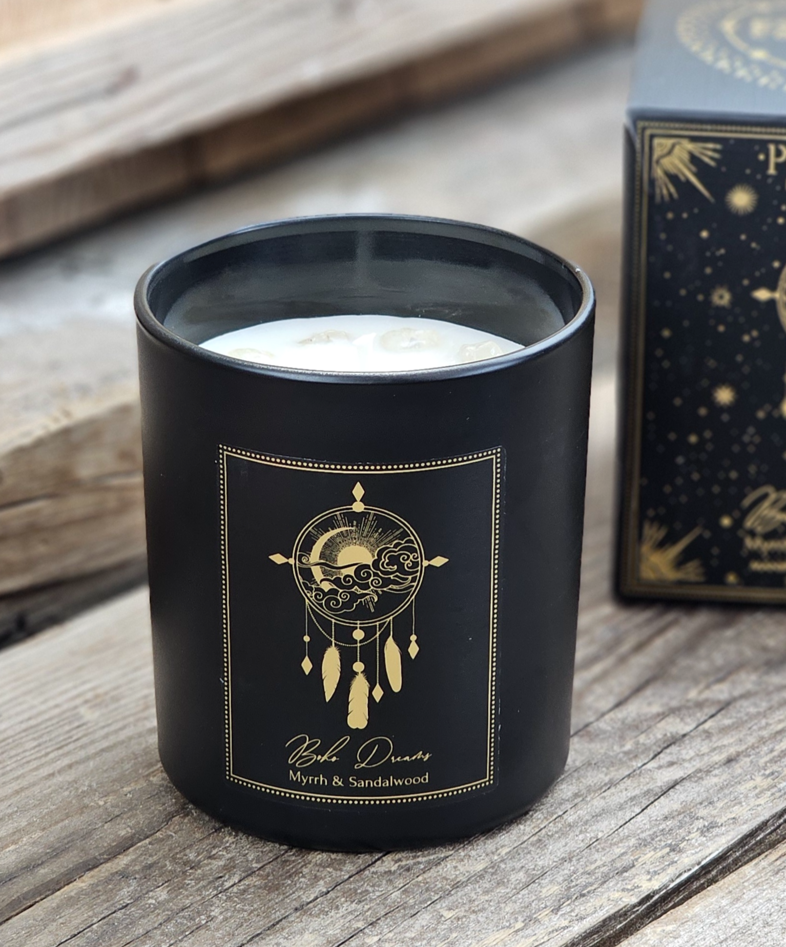 PureWorks - Boho Dreams - Myrrh & Sandalwood, doftljus för manifestation med Bergkristall 50h