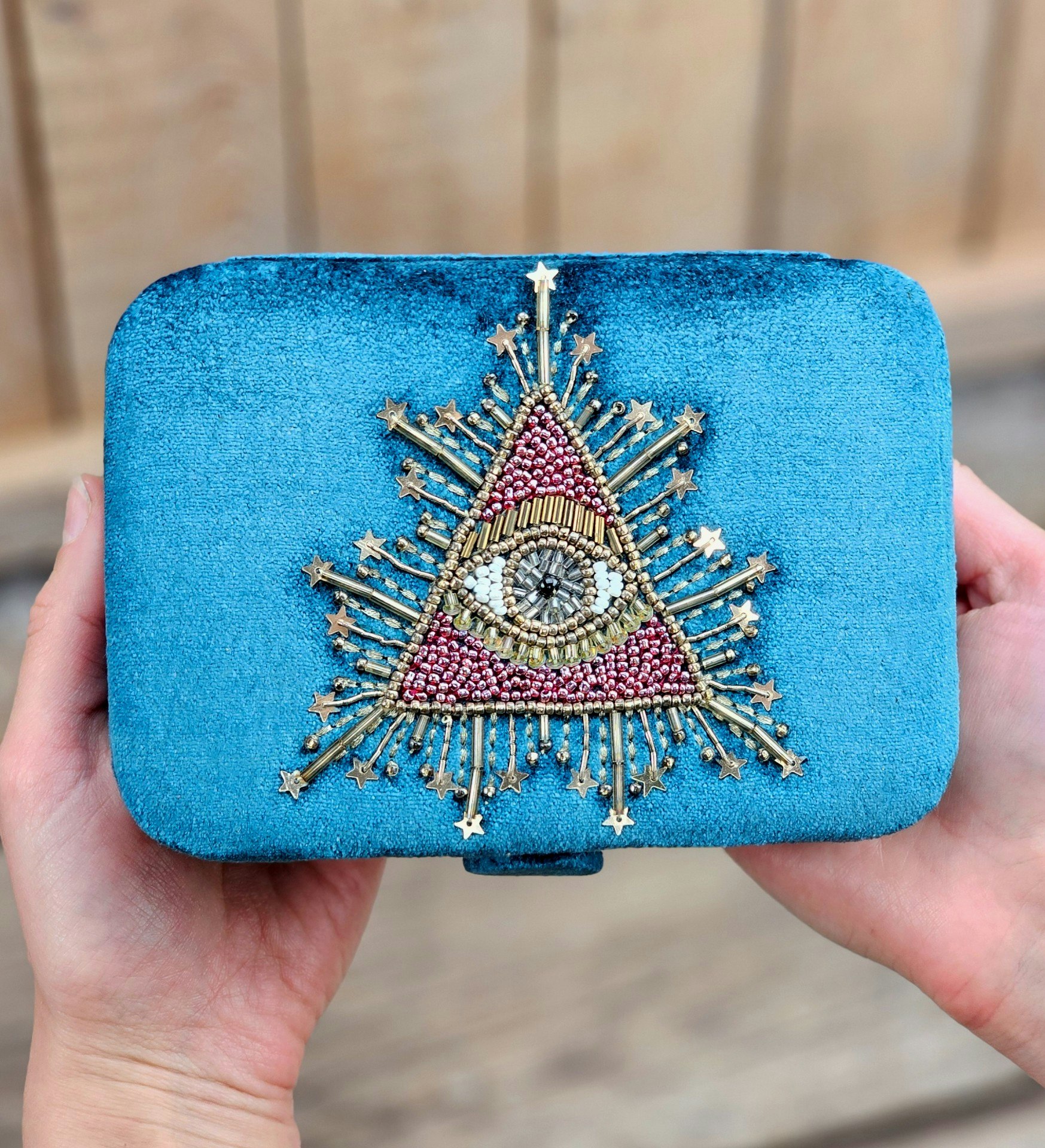 Broderad ask för smycken, kristaller och tarotkort, Eye of Providence