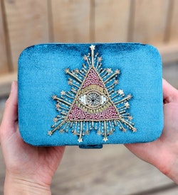 Broderad ask för smycken, kristaller och tarotkort, Eye of Providence