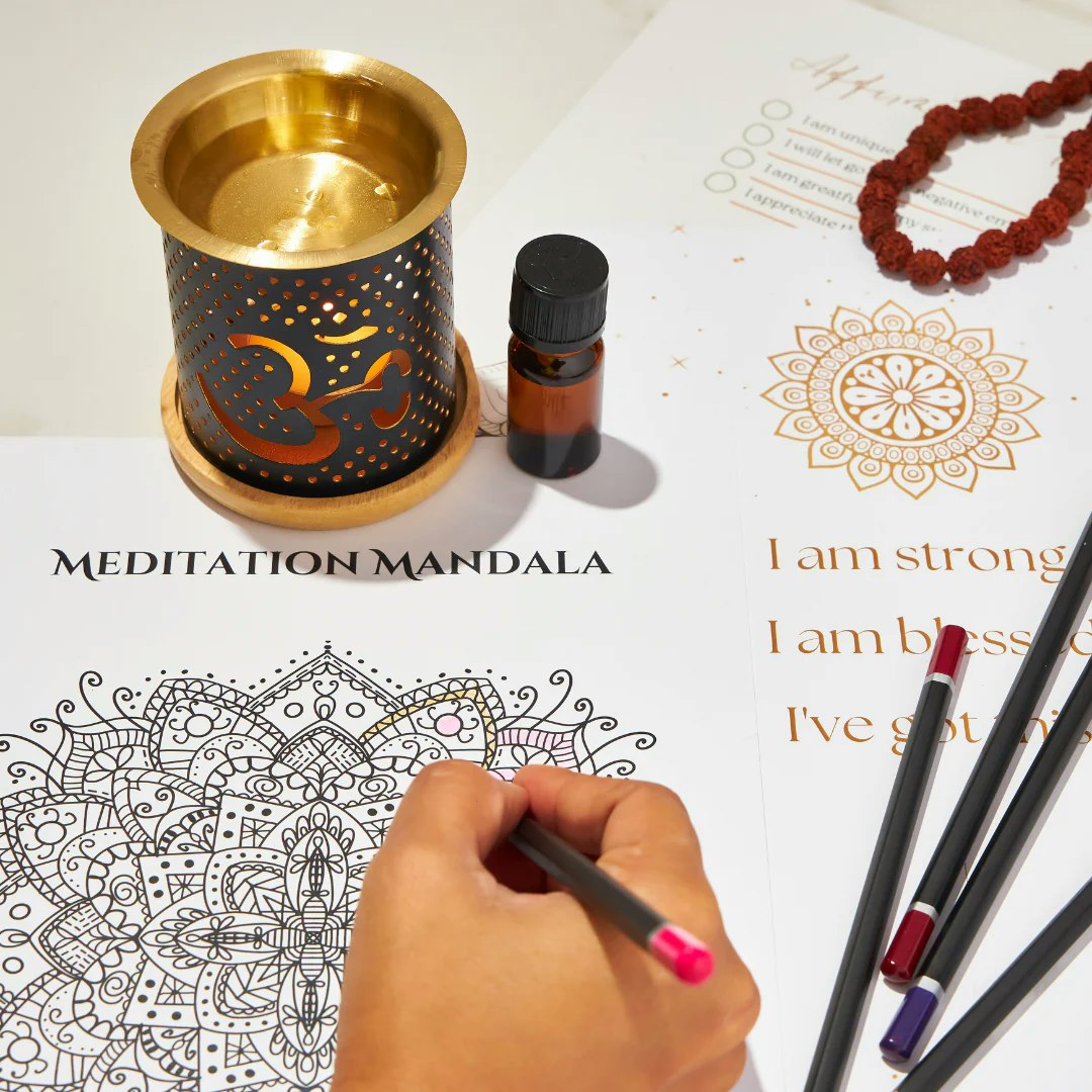 Aromalampa Ohm, diffuser svart/guld med träunderlägg