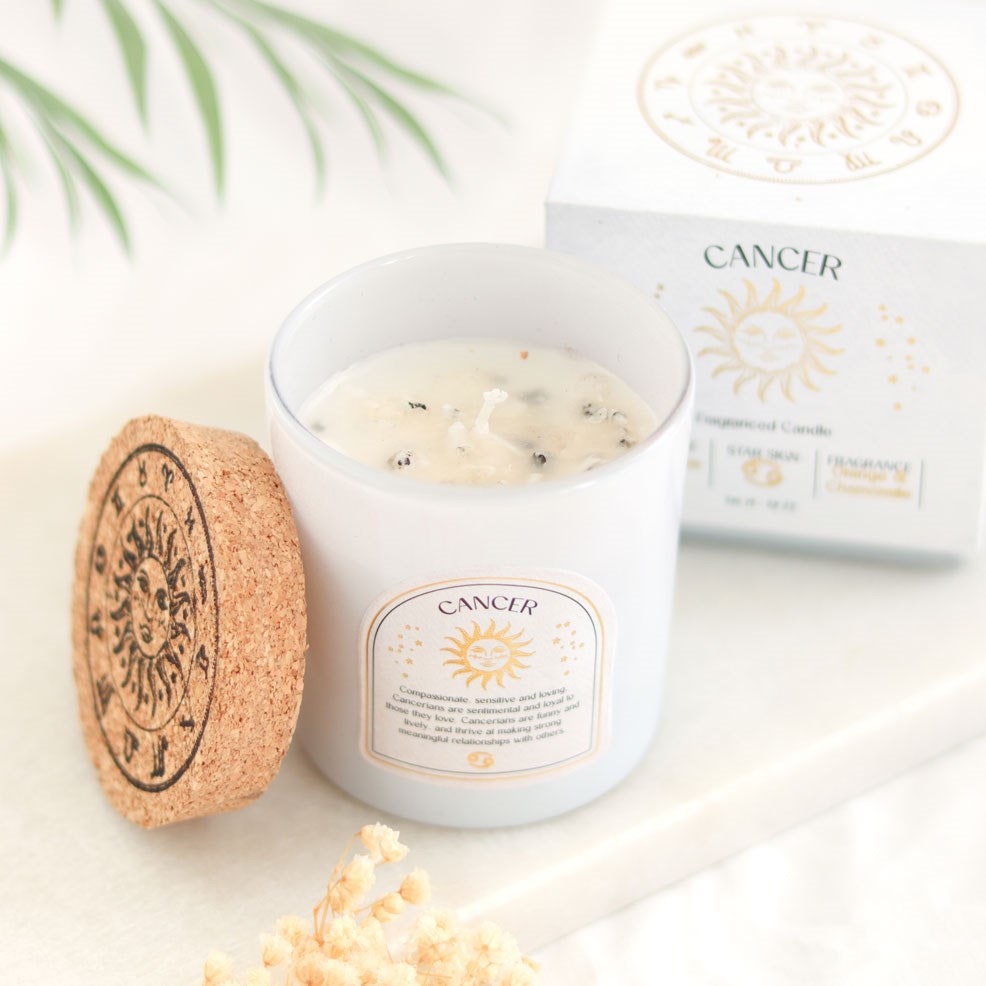 Cancer (Kräftan) - Orange & Chamomile, Zodiac doftljus med Vit Regnbågsmånsten 21h