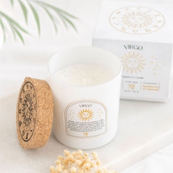 Virgo (Jungfrun) - Sandalwood & Patchouli, Zodiac doftljus med Bergkristall 21h