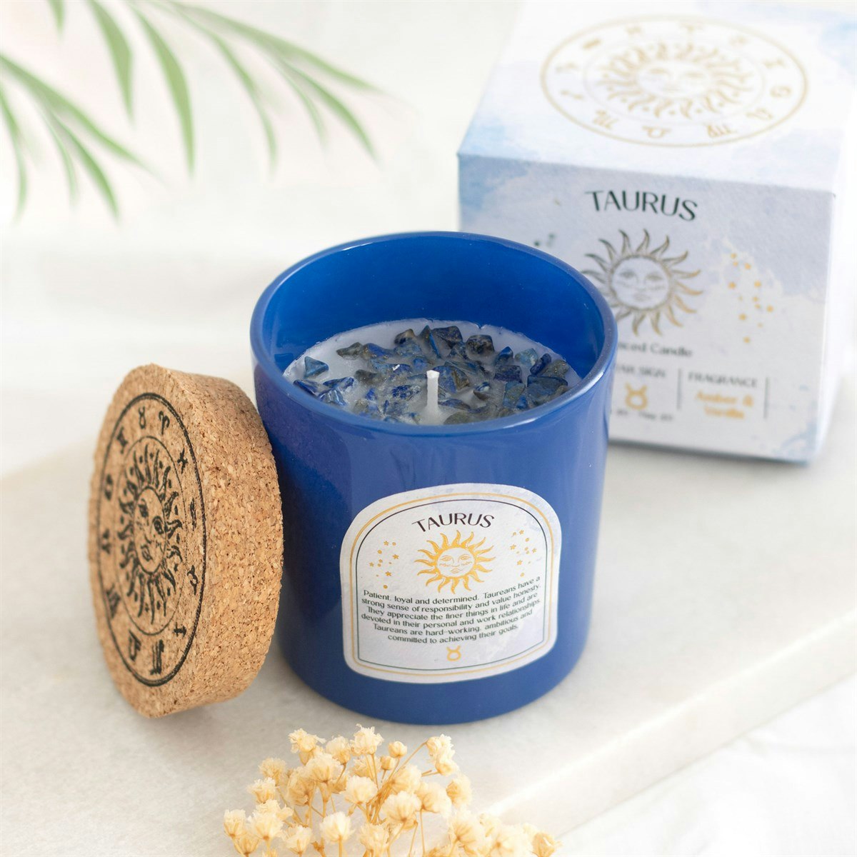 Taurus (Oxen) - Amber & Vanilla, Zodiac doftljus med Lapis Lazuli 21h