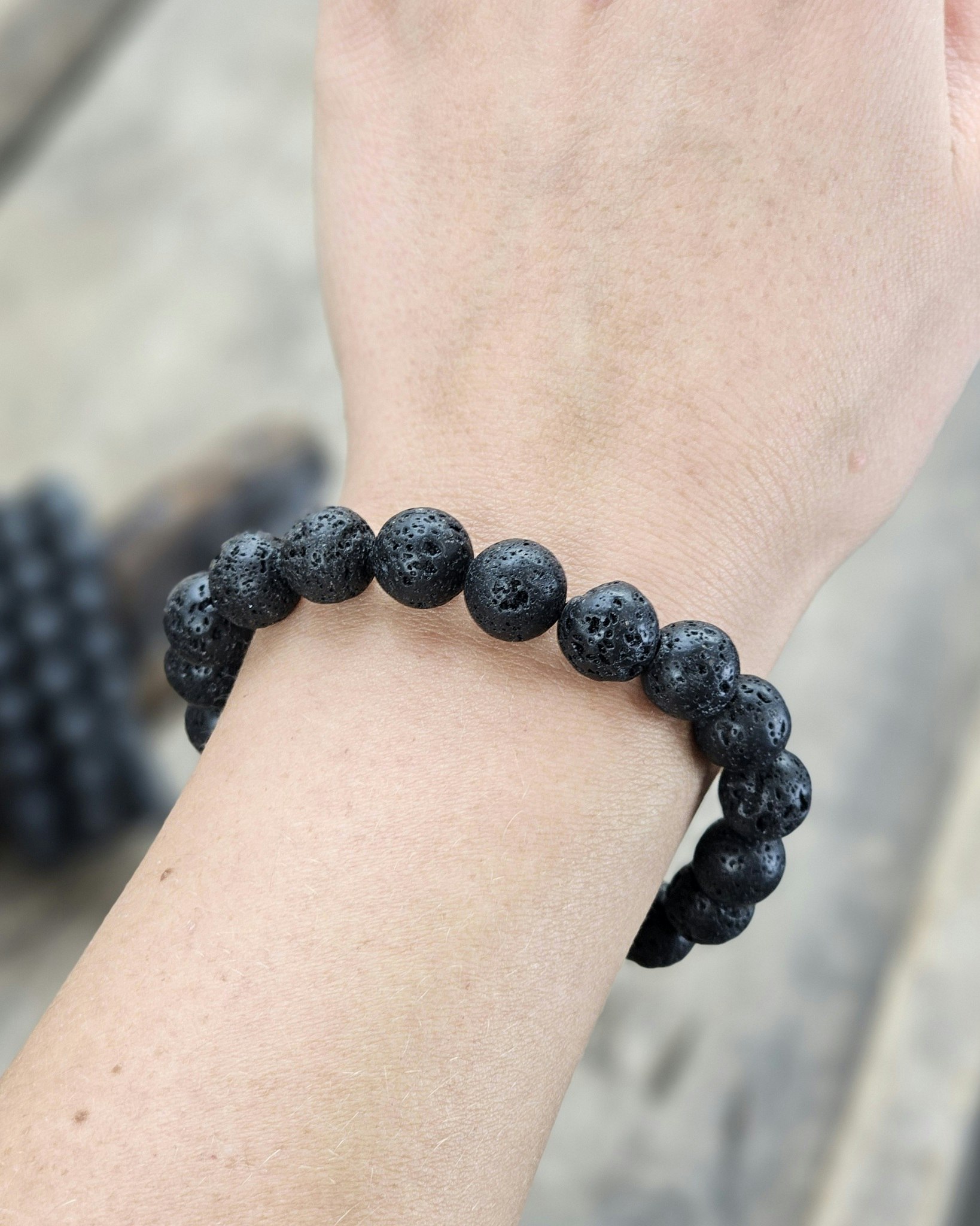 Lavasten, armband 10mm runda pärlor