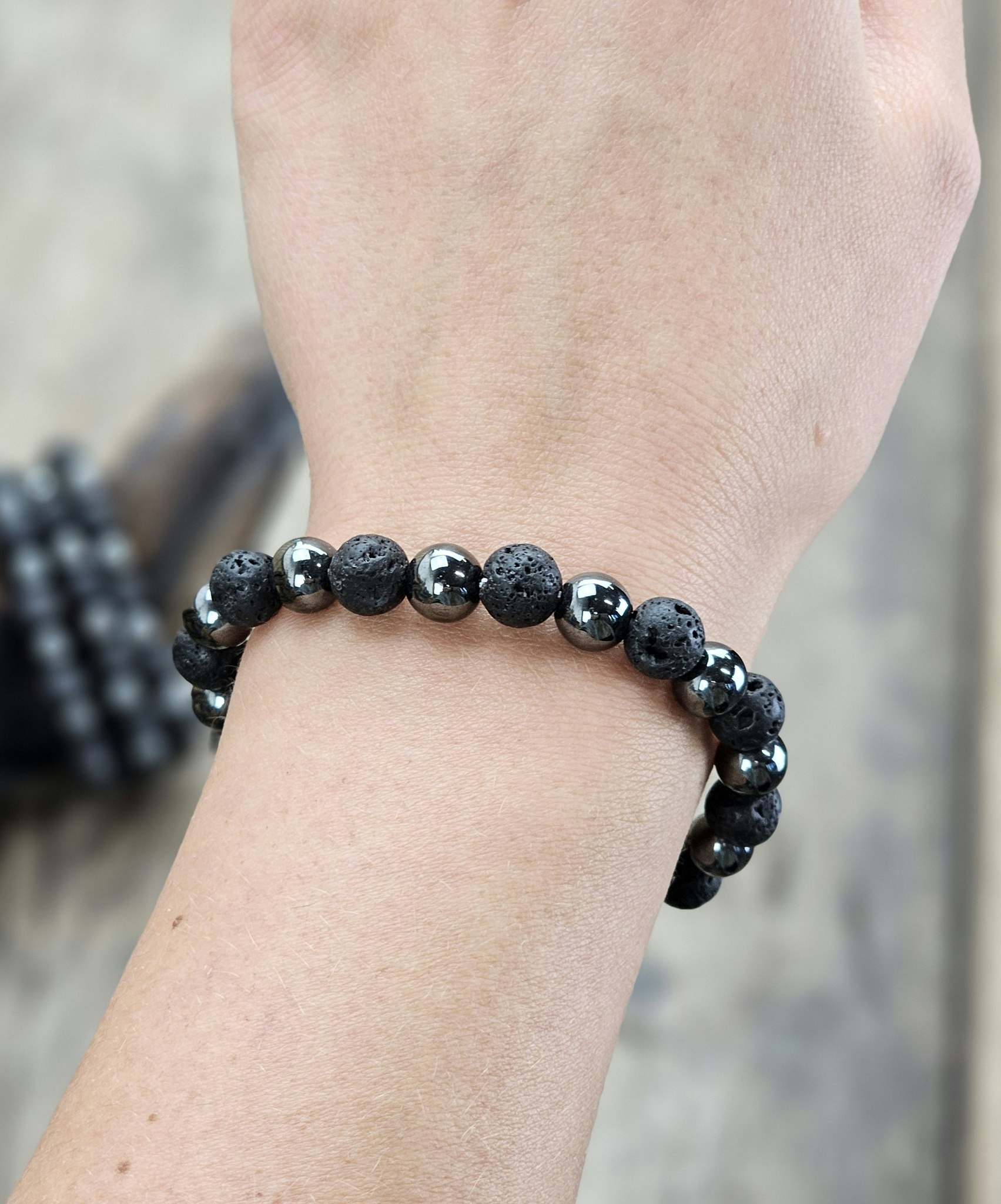 Lavasten & Hematit mix, armband 8mm runda pärlor