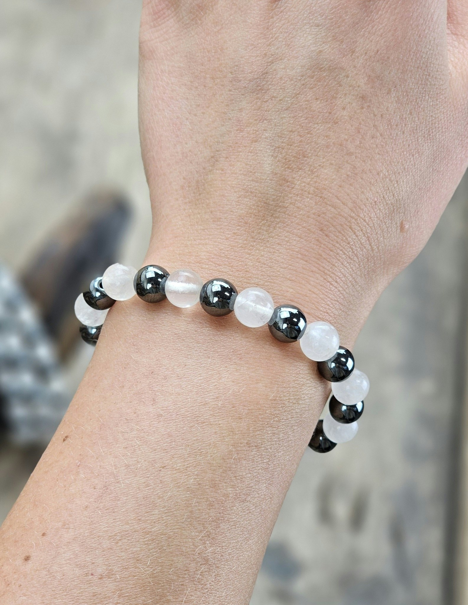 Bergkristall & Hematit mix, armband 8mm runda pärlor