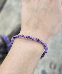 Chevron Ametist (Drömametist), armband 4mm runda pärlor