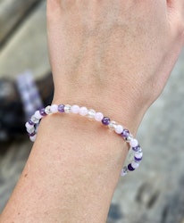 Ametist, Rosenkvarts & Bergkristall mix, armband 4mm runda pärlor