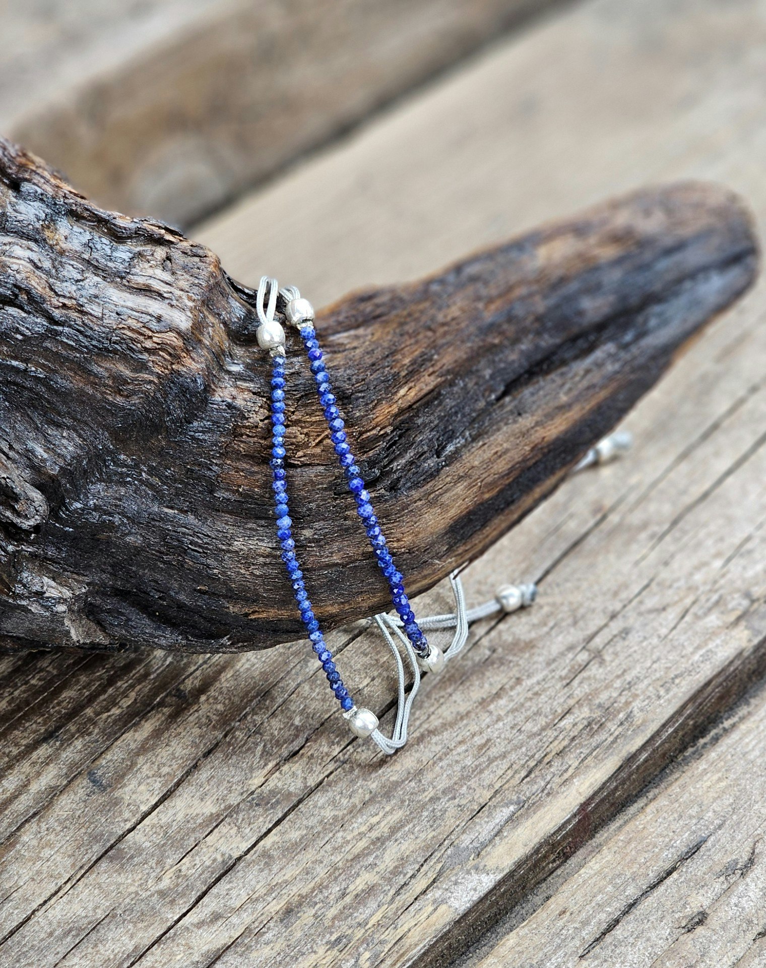 Lapis Lazuli, armband 3mm facetterade pärlor macramé
