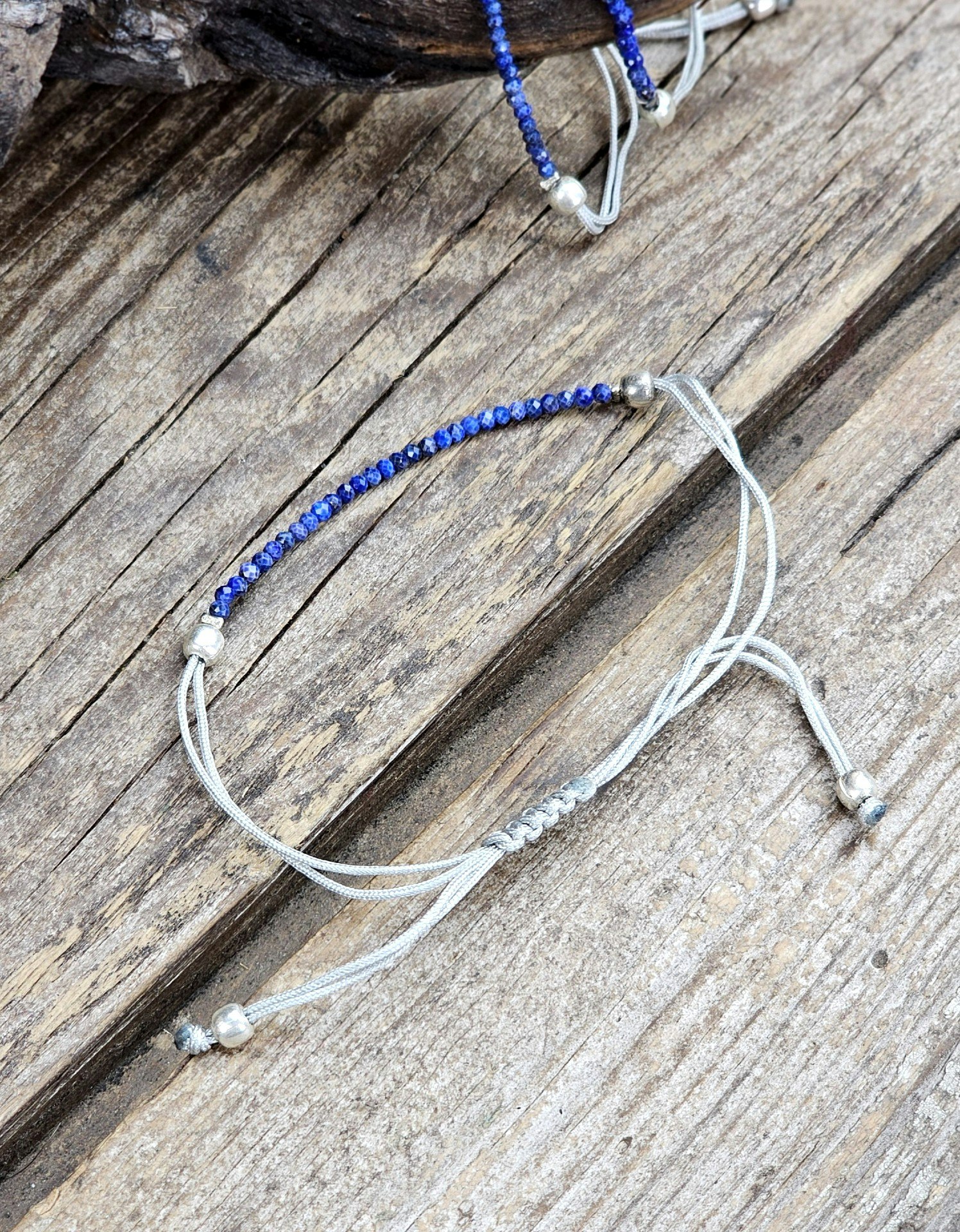 Lapis Lazuli, armband 3mm facetterade pärlor macramé